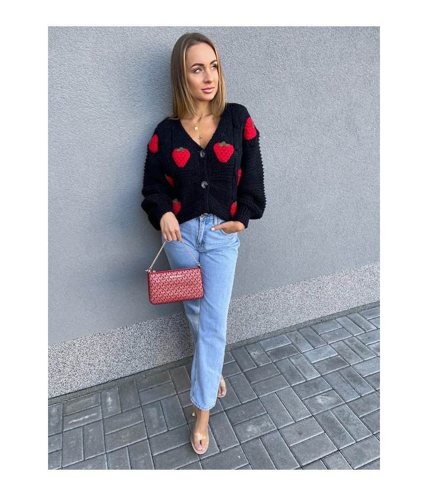 svetr strawberries black
